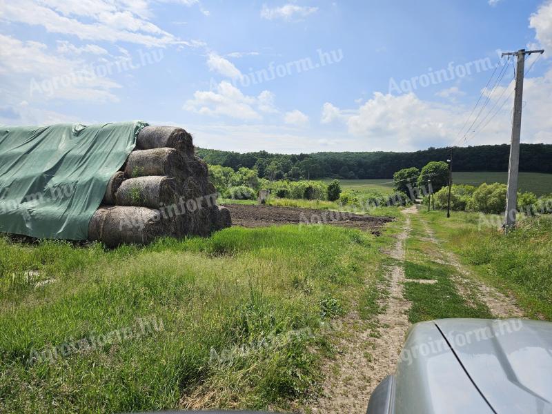 Bale słomy na sprzedaż