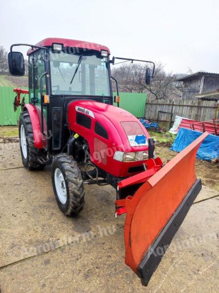 Mały ciągnik Mahindra Feng Shou 404 na sprzedaż z nowym warsztatem, fabryczną płytą tylną