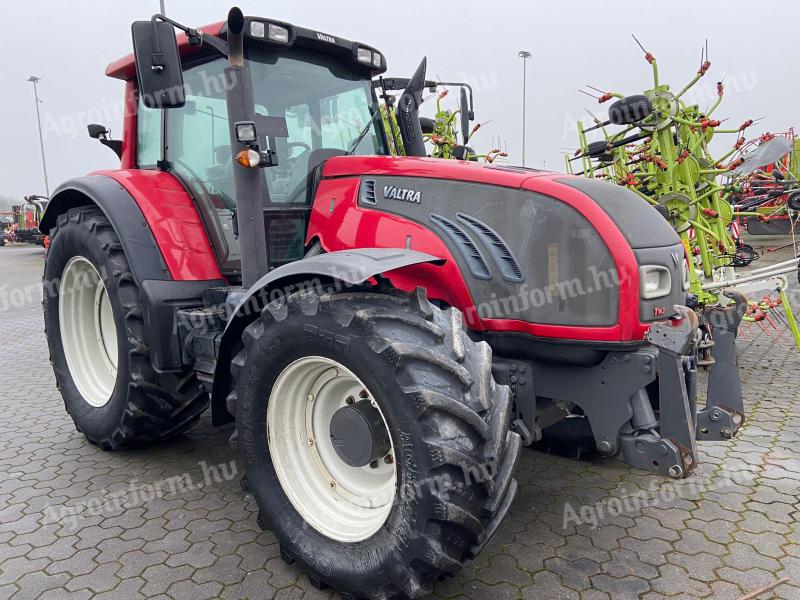 Ciągnik Valtra T163