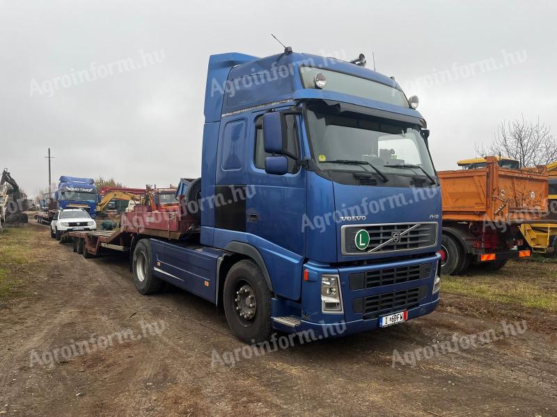 Tractor cu semiremorcă Volvo FH12