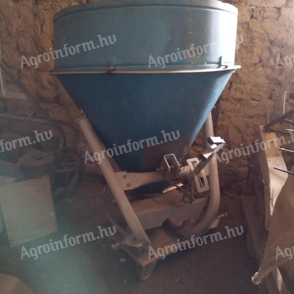 Fertiliser spreader for sale