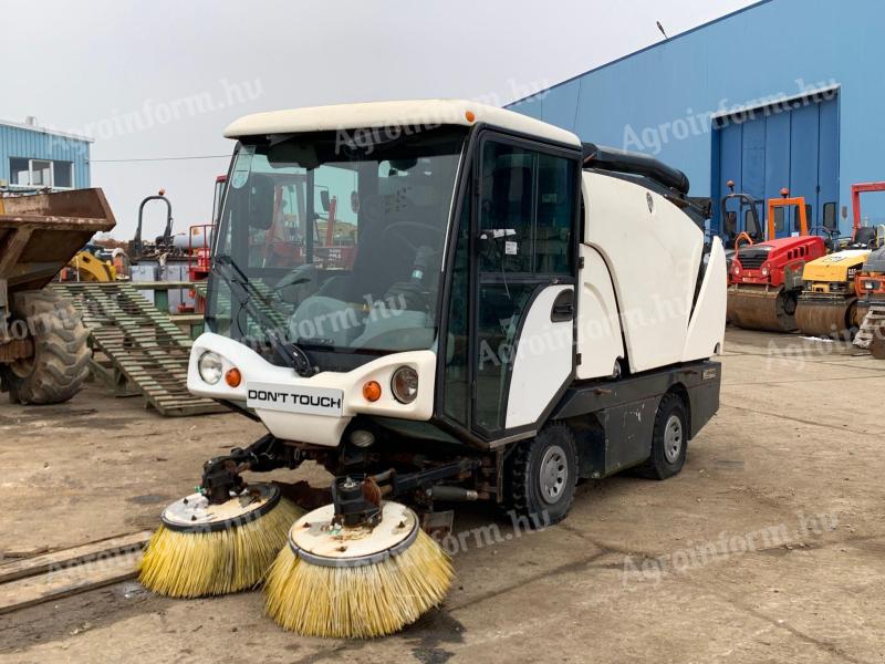 Johnston 142A 101T road sweeper - street sweeper