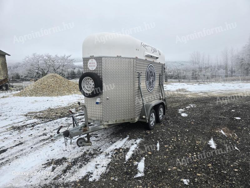 Prikolica za konje naprodaj! Zelo lepo, dobro ohranjeno stanje