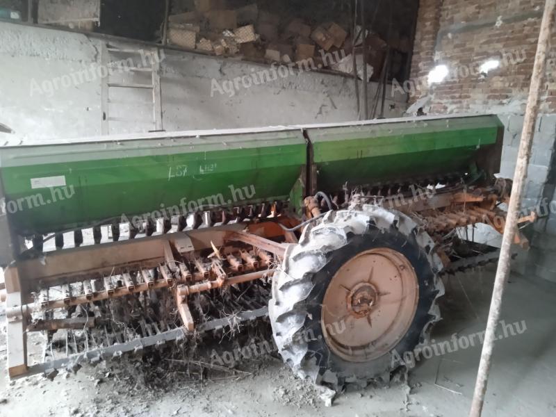 Used Lajta seed drill for sale