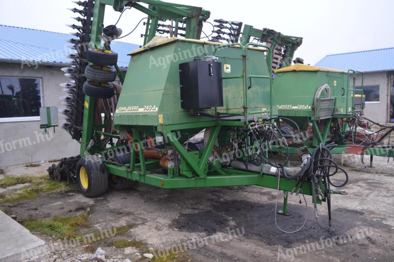 John Deere 740A