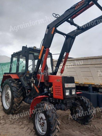 Traktor Mtz 82.1 s čelnim nakladalnikom za prodajo