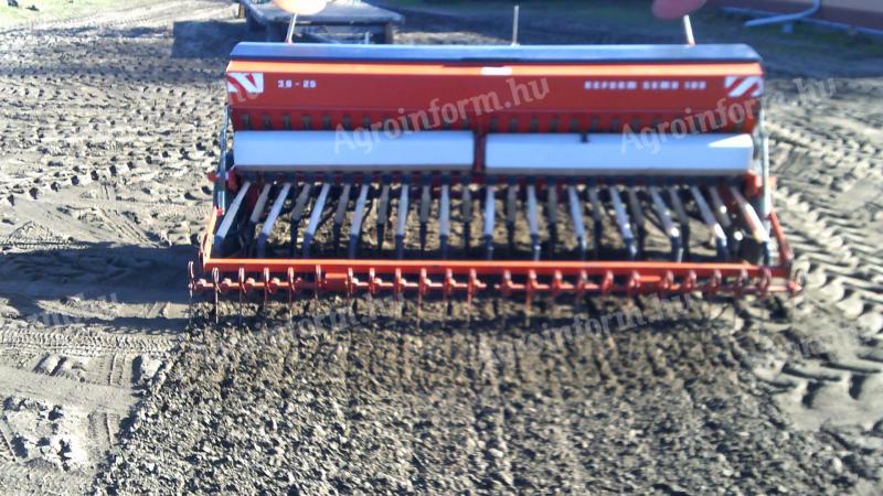 Reform Semo 100 Tip 3 metre, 25 row small seed drill