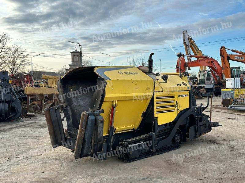 Bomag BF 223 C asphalt refiner