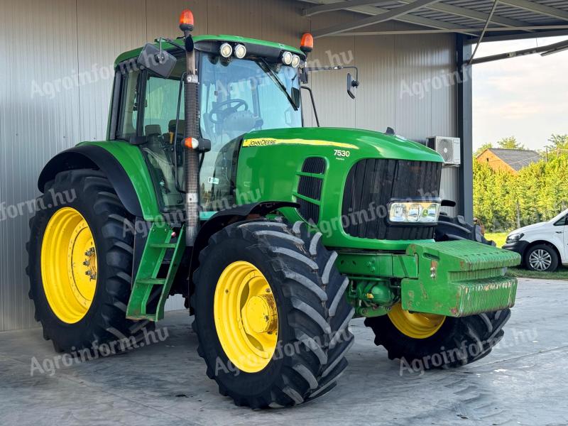 John Deere 7530 E Premium tractor