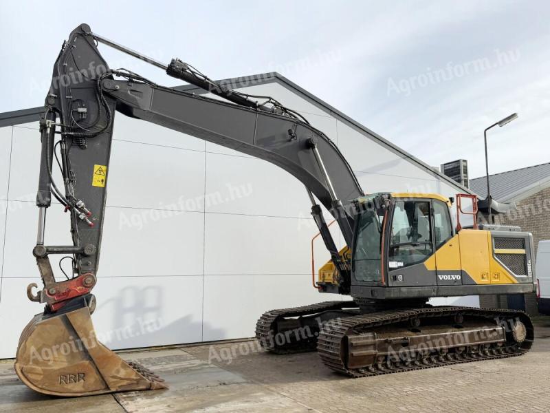 Pásové rypadlo Volvo EC300ENL / 2018 / 11 638 provozních hodin / Leasing od 20%