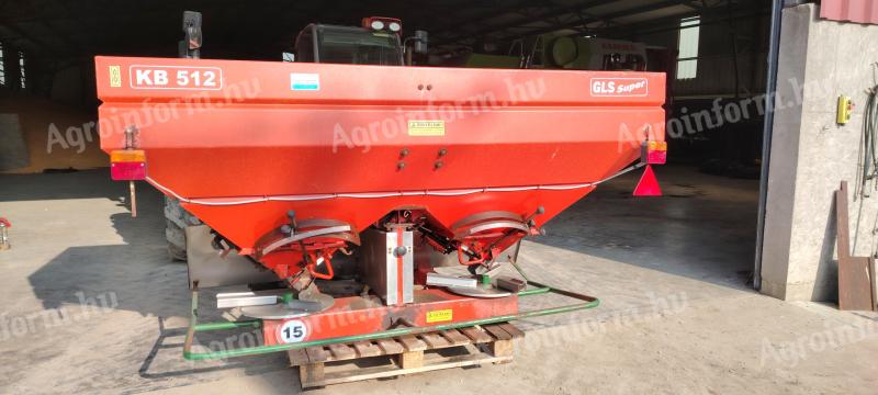 Fertilizer spreader