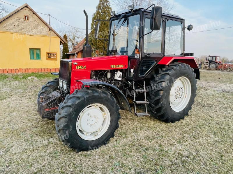 Belarus MTZ 820.4 Traktor im Fabrikzustand