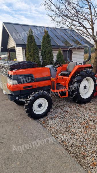 Japoński ciągnik Kubota 30 HP PowerShift, mały ciągnik, z bezpłatną dostawą, serwisowany, piękny