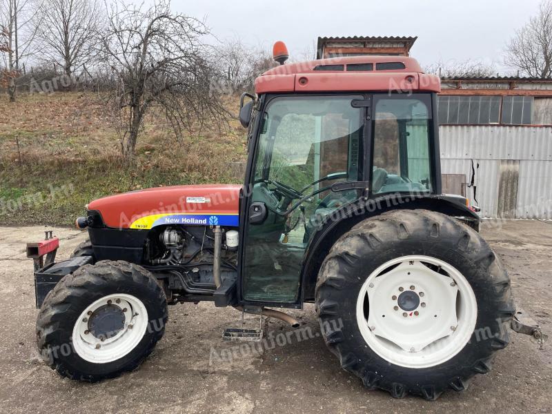 Predaj plantážny traktor New Holland TN90F