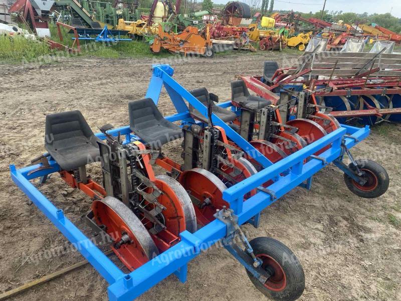 CHECCHI MAGLI 4 row planter with tongs, seedling planter