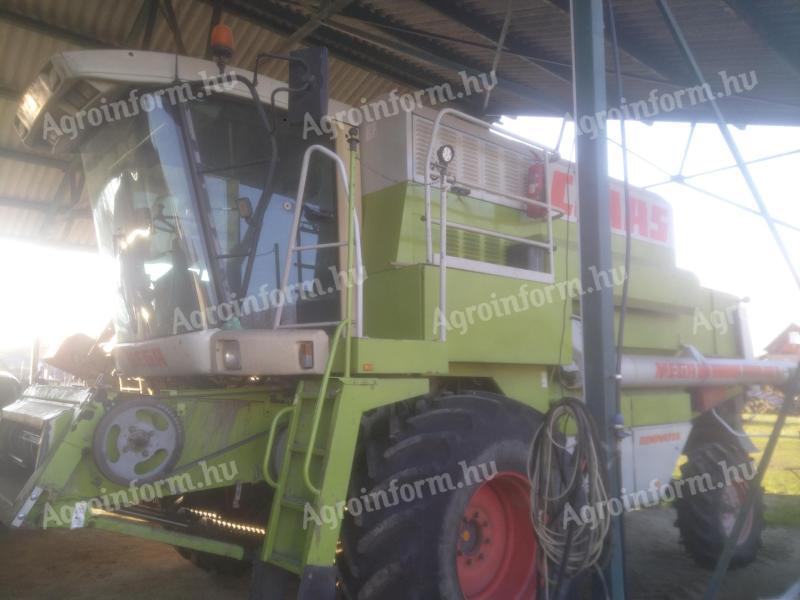 Claas Mega 218