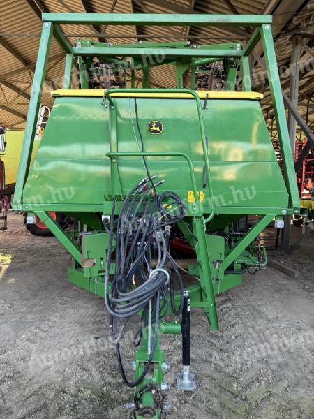 John Deere 740 A 9-metrový ISOBUS vrták na obilie