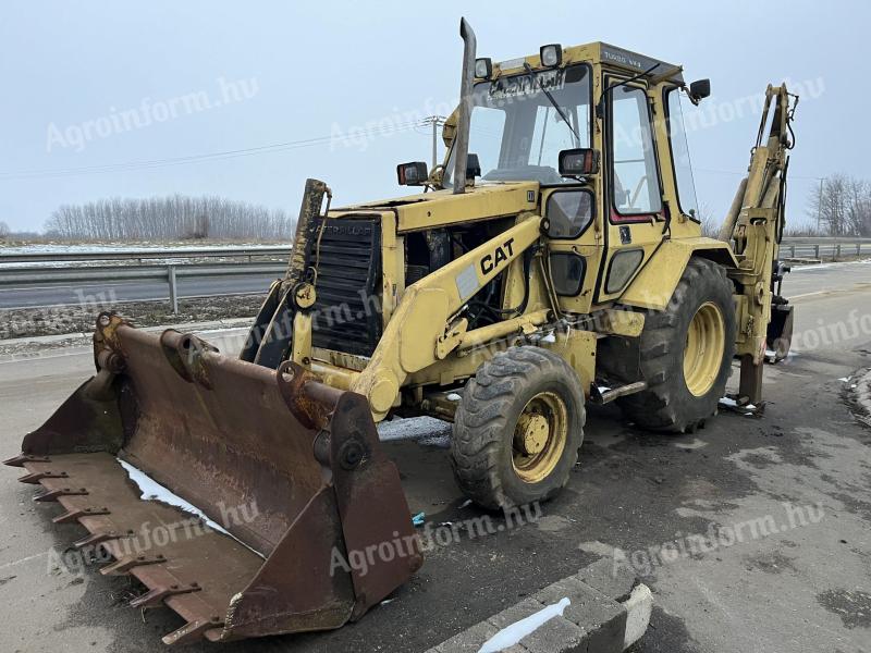 Kombajn zbożowy Caterpillar 438 4x4