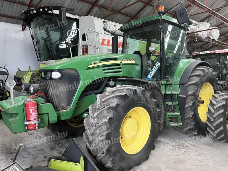 JOHN DEERE 7920