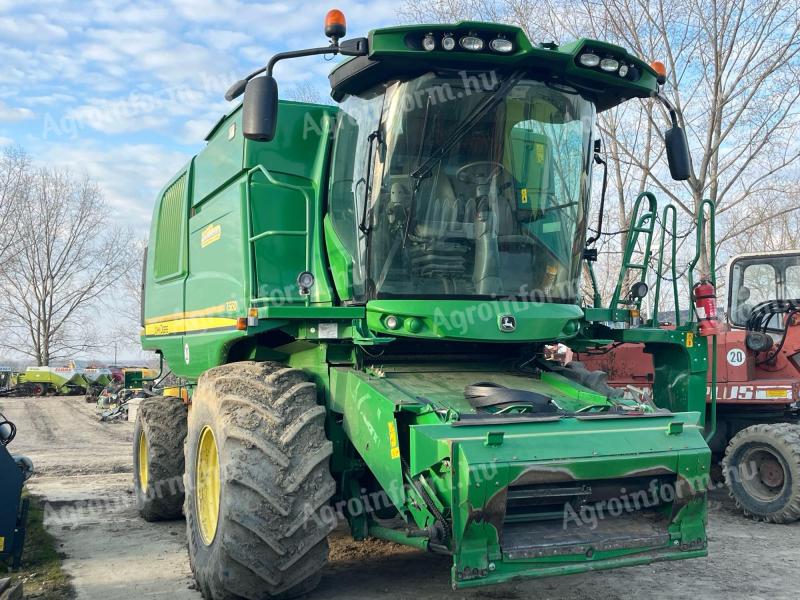 John Deere T560