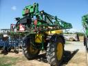 John Deere 740i trailed sprayer