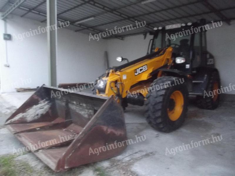 Teleskopski manipulator JCB TM 320 v tehnično in estetsko odličnem stanju