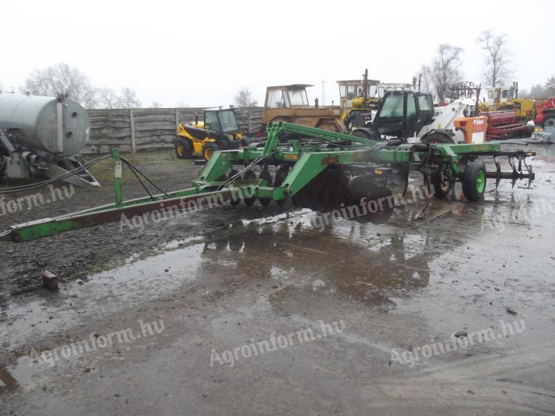 Predám diskový rozrývač John Deere s pracovnou šírkou 4 metre