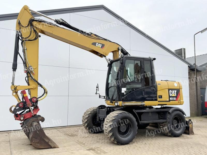 Caterpillar M313D – Tiltrotator / 2010 / 15 345 prevádzkových hodín / Prenájom od 20%