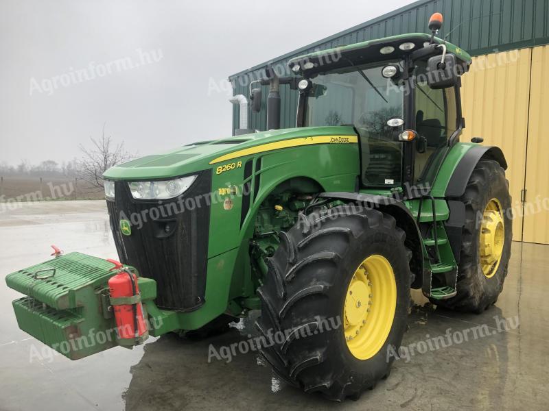 John Deere 8260R (2015)