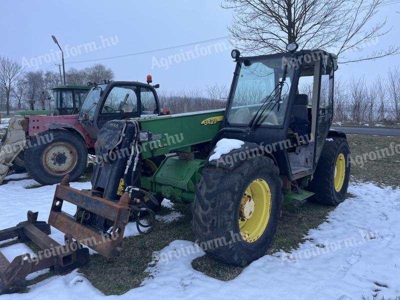 Teleskopický nakladač John Deere 3420