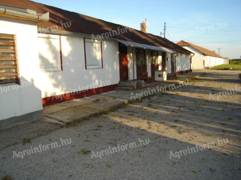 1 430 m² site for sale in Nagyatád on 53 330 m² plot with total built-up area