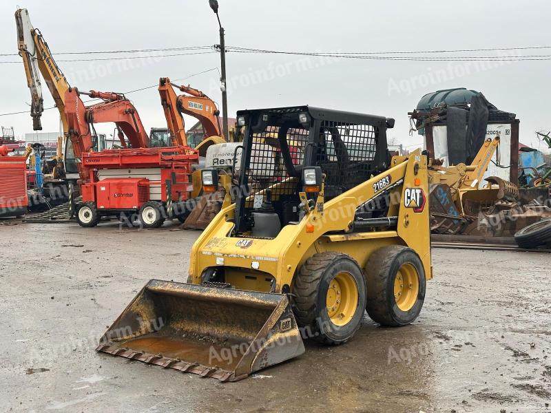 Caterpillar 216B3 mini loader