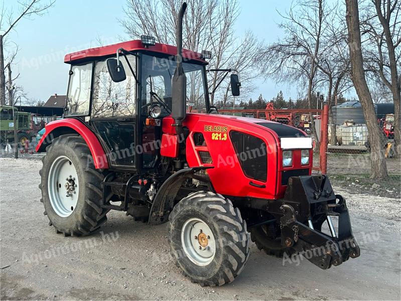 Úzkorozchodný sázecí traktor Mtz 921.3