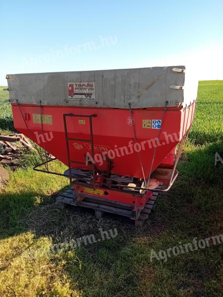 Amazone fertilizer spreader