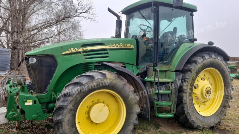 Traktor John Deere 7820