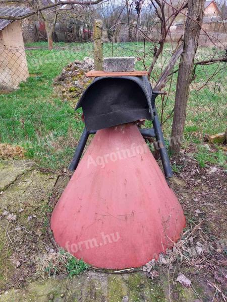 Fertiliser spreader