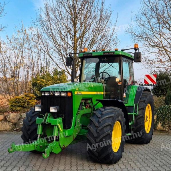 John Deere 8300