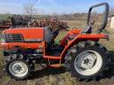 Kubota 32 PS japanischer Kleintraktor, Traktor, 2 neue Vorderreifen, kostenloser Versand, gewartet, Apotheke