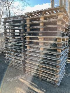 Used, large, strong pallets