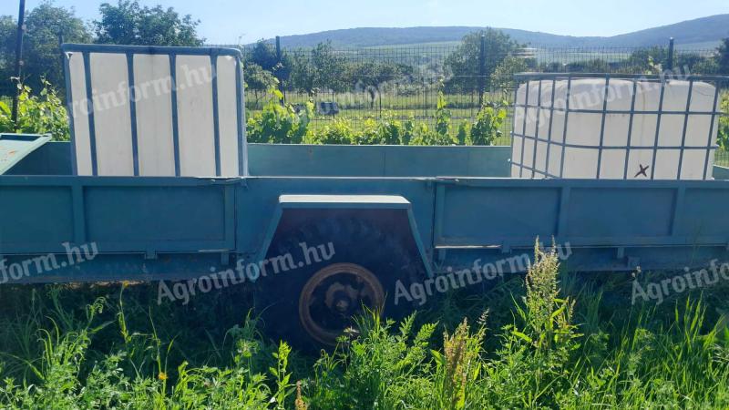 J̌ednoosovinska kiper prikolica