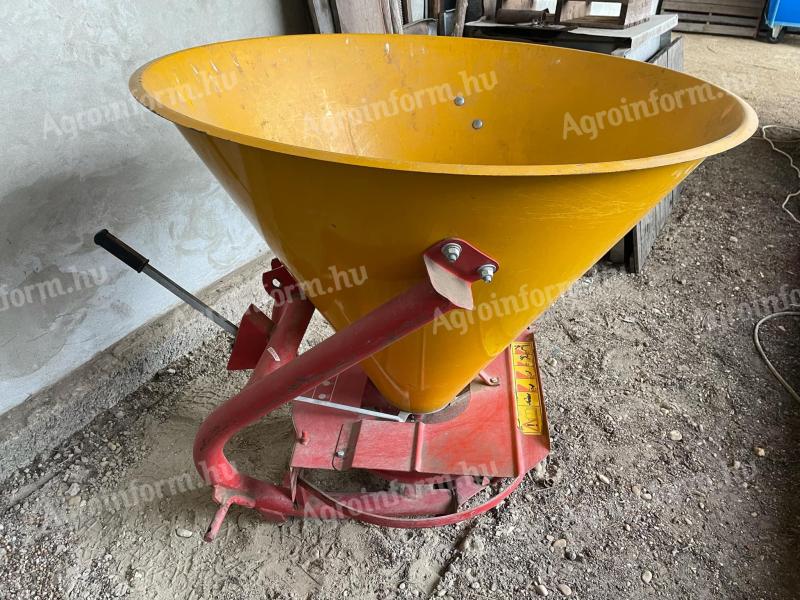 Fertilizer spreader, 300 kg