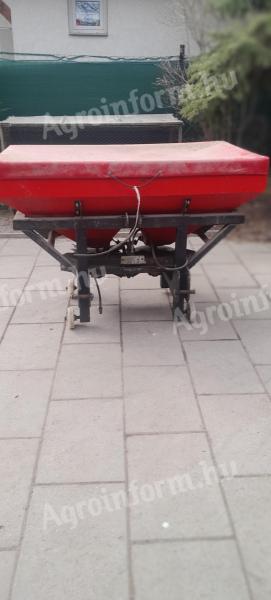 Wirax fertiliser spreader