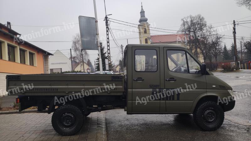 Vojno vojno terensko vozilo mercedes sprinter zeleni 4x4 godište 2005