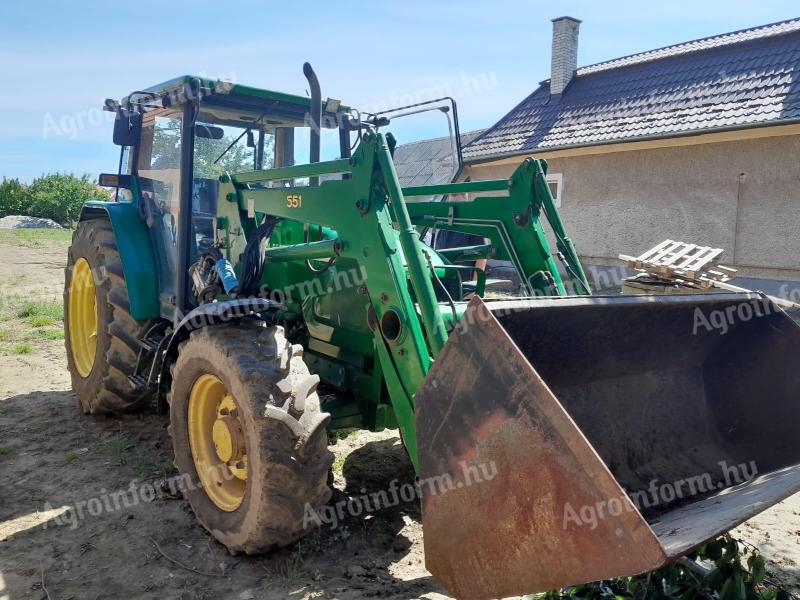 John Deere 3410 cu încărcător frontal