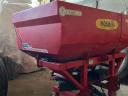 2 fertilizer spreaders for sale together for 300 000 Ft