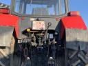 MTZ 82.1 BlackBull s sprednjim nakladalcem in dvigalom za bale