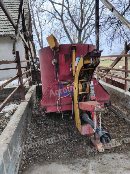 Leader Unifeed feeding trolley