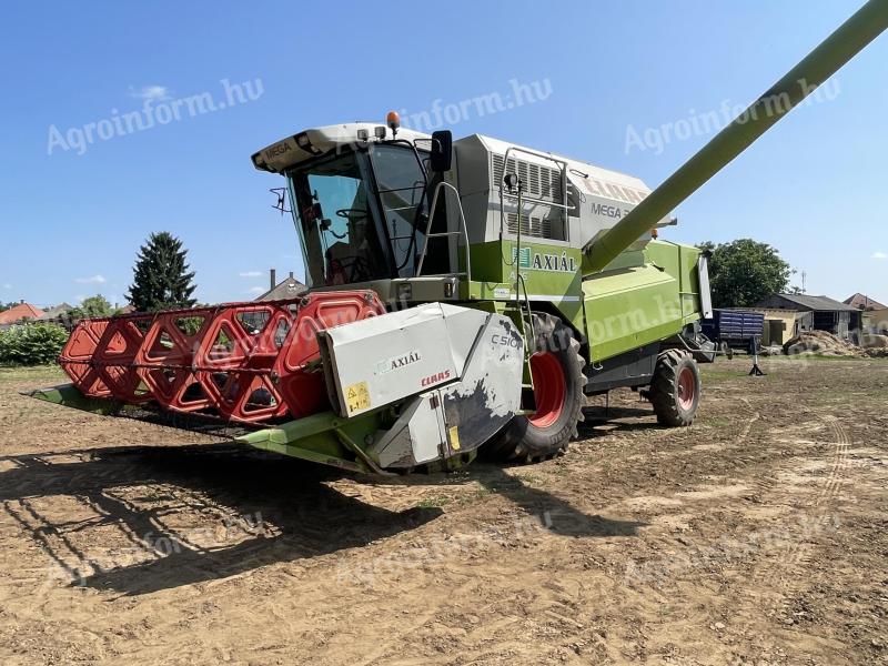 Claas Mega 360 action