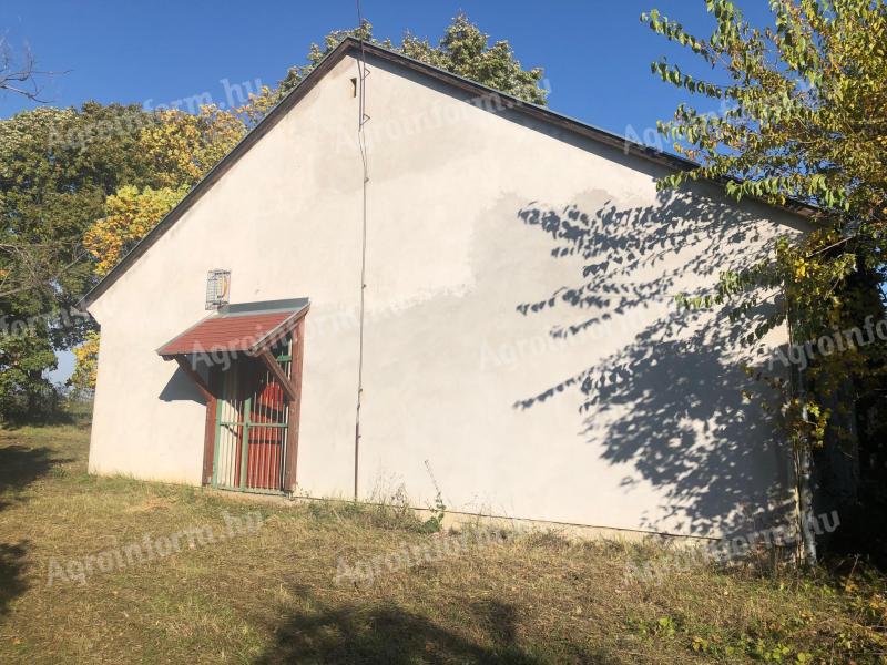 Nemovitost na prodej vhodná pro obchodní prostory, farmu