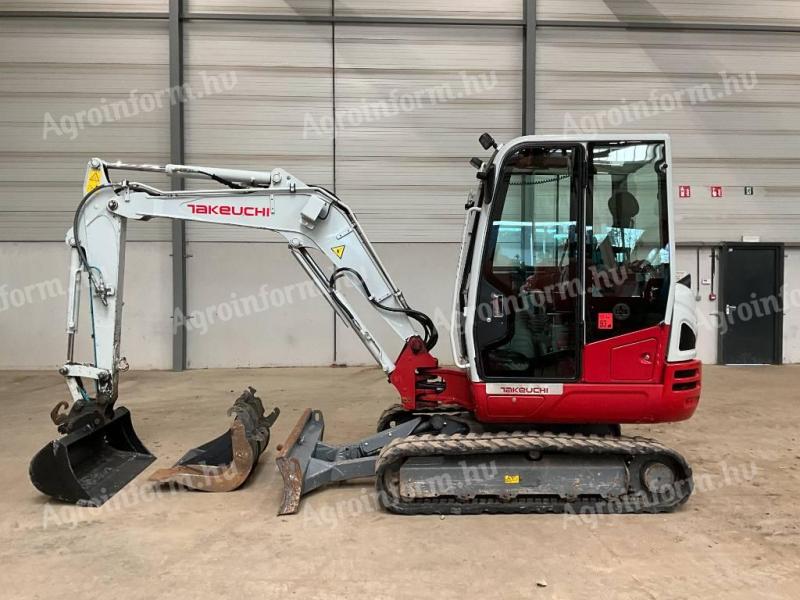 Minirypadlo Takeuchi TB 235-2 / 2022 / 1.768 provozních hodin / Leasing od 20 %